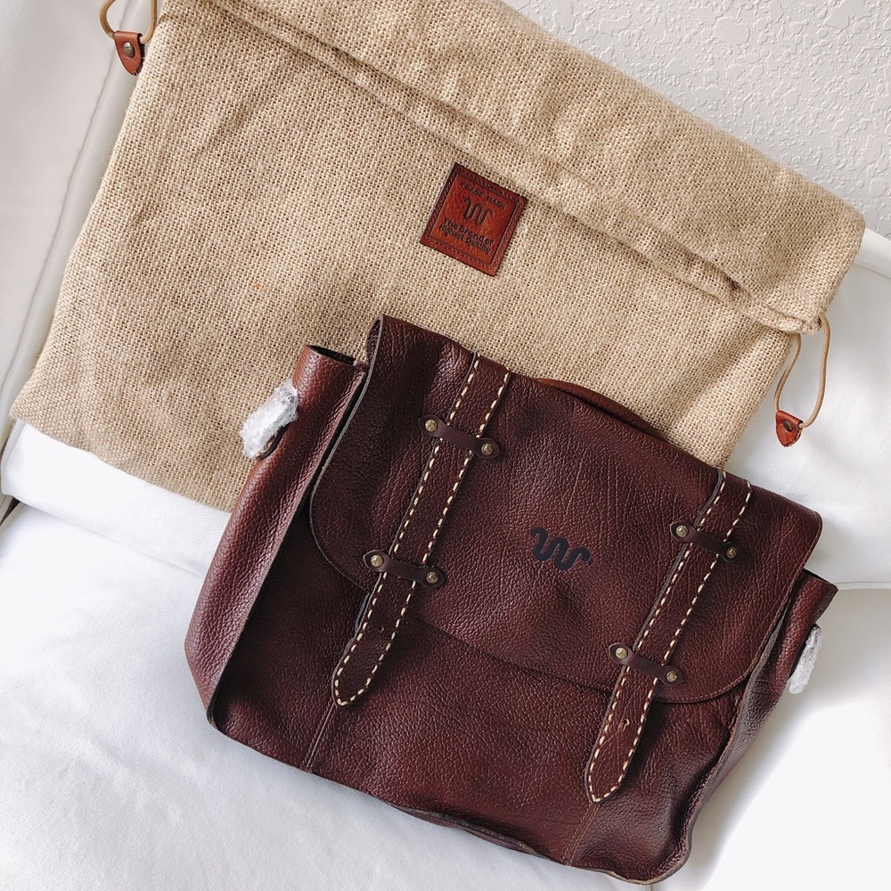 NWT SADDLE STITCH LEATHER MESSENGER BAG